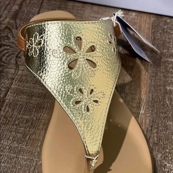 Aerosoles Gold Sandals SZ. 8.5 - Picture 3 of 6